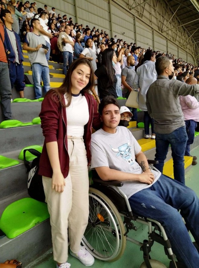 Foto de los alumnos María Salamanca Personera del Cibercolegio UCN y Brahian Cardona, Representante de Primaria Incluyente.