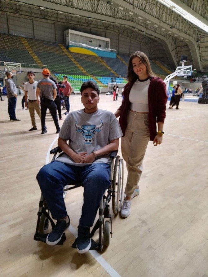 Foto de los alumnos María Salamanca Personera del Cibercolegio UCN y Brahian Cardona, Representante de Primaria Incluyente.