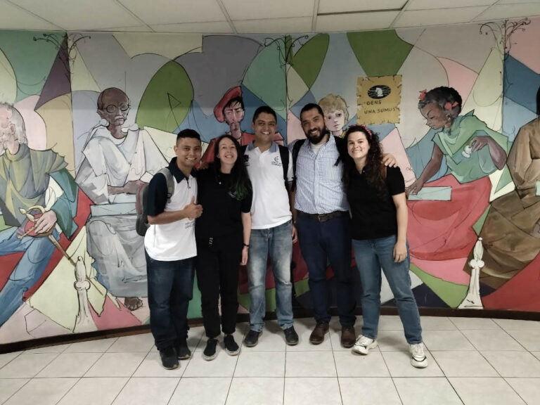 Representantes de la UCN y Cibercolegio en torneo de ajedrez de la feria de flores
