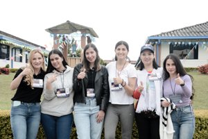 Imagen de docentes reunidos