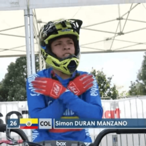 Fotografía del estudiante Simón Durán Manzano en el mundial de BMX 2022 