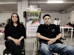 Dos estudiantes del programa primaria incluyente presentes en Cibersorprende