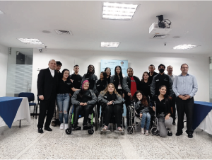  Fotografía de estudiantes del programa Resilientes, docentes, administrativos y rectoría Cibercolegio UCN