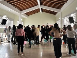 grupo de docentes en un actividad de integración