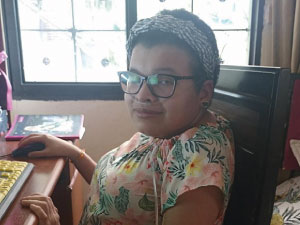 Estudiante en el computador