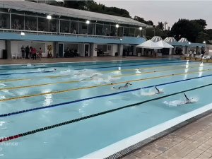 Competencia de natación 
