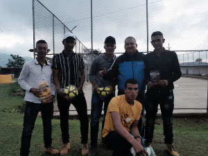 Rector de Cibercolegio en Experiencia Ciber de la semana compartiendo con jóvenes