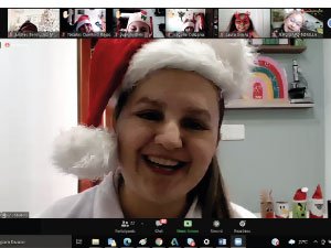 Imagen profe interactuando con alumnos