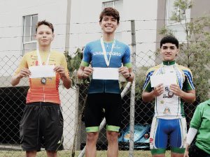 Jerónimo en el podio como campeón