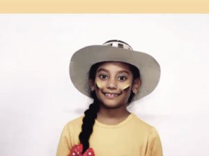 Estudiante del Cibercolegio participando en el acto cívico 