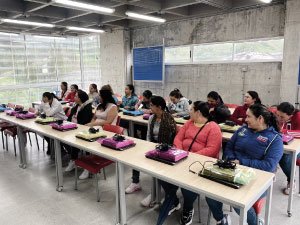 Fotografía de  beneficiarias del proyecto de formación para mujeres jóvenes y adultas8