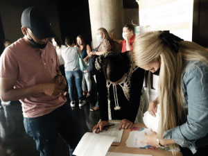 Fotografía de la reunión de padres de familia del Programa primaria Incluyente