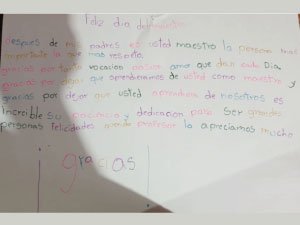 Imagen que resalta la importante labor de los docentes en la celebración del día del maestro.6