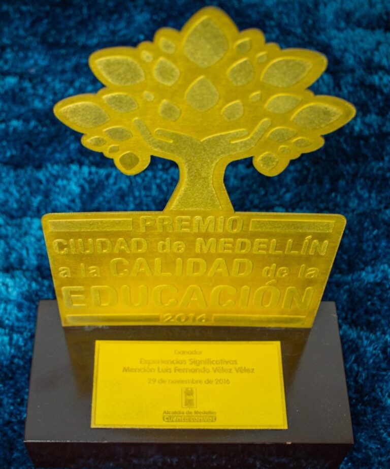 Reconocimiento Cibercolegio año 2016.