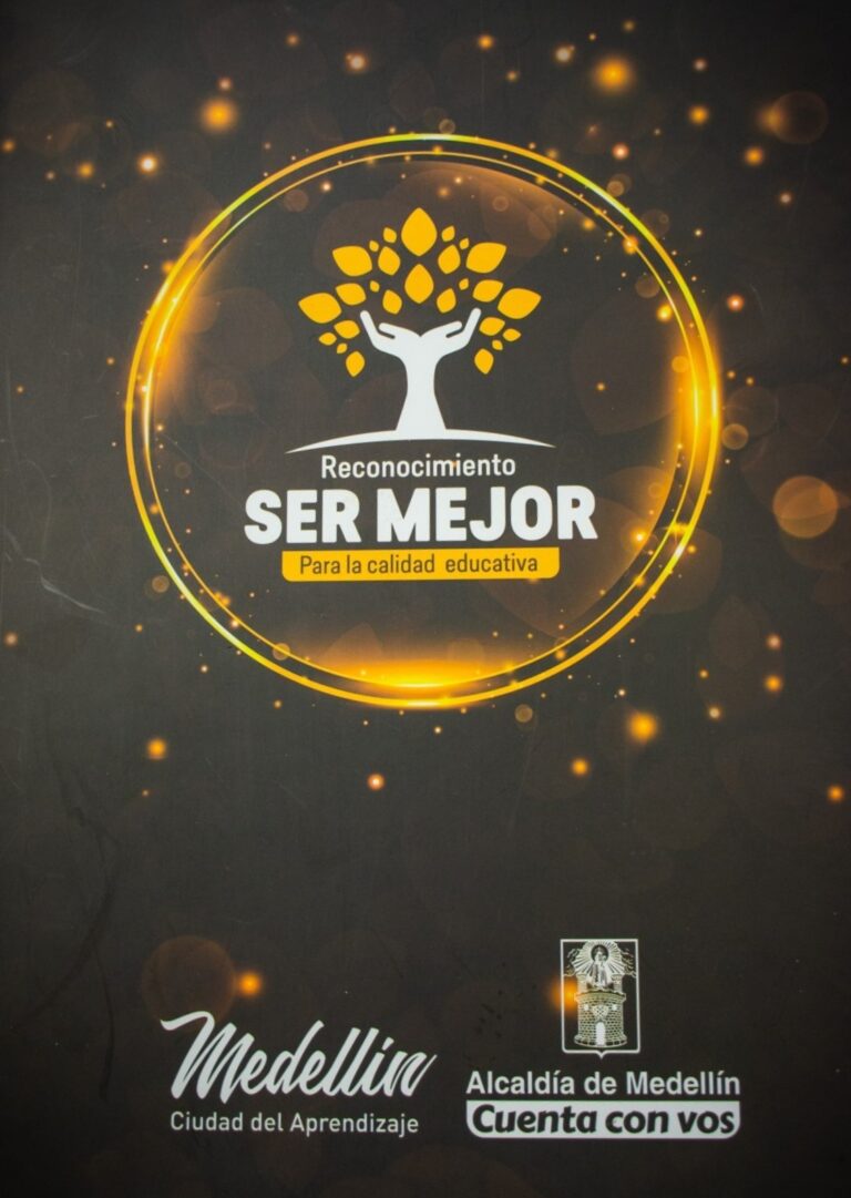 Reconocimiento Ser Mejor de la Alcaldía de Medellín al Cibercolegio.