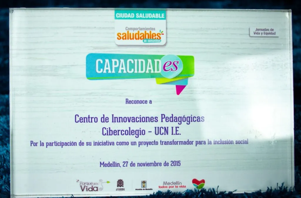 Reconocimiento al Cibercolegio en el año 2015.