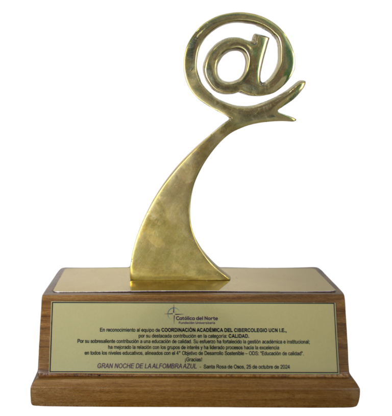 Premio arroba al Cibercolegio UCN en la Gran Noche de la Alfombra Azul.