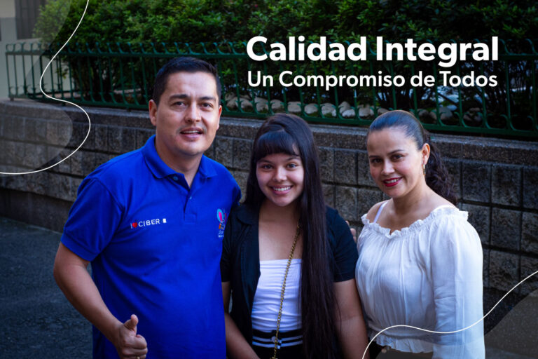Foto de estudiante, padre de familia y docente, acompañado de la frase "Calidad integral, un compromiso de todos"