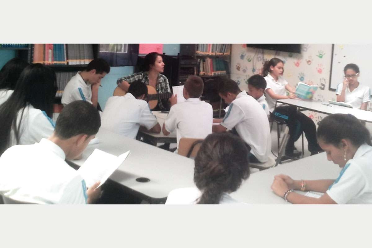 imagen-singing-in-class