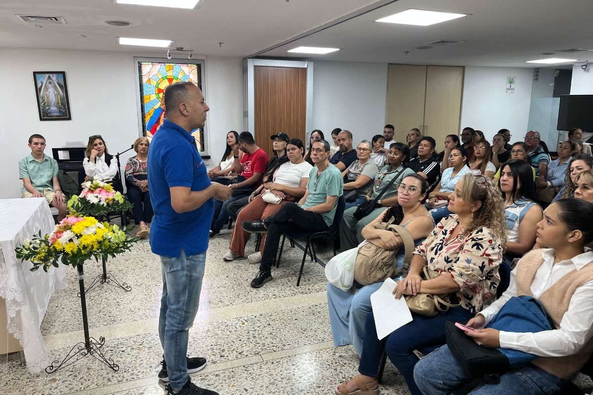 Foto reunión entrega de boletines