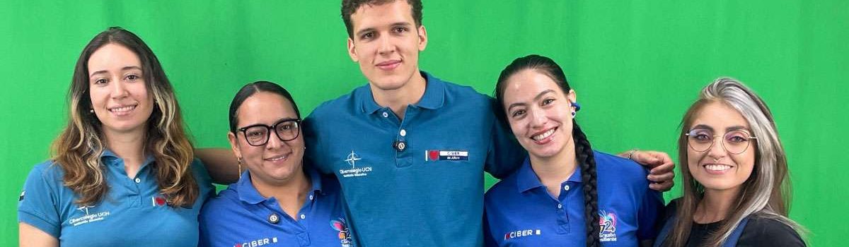 Equipo de Bienestar junto con la docente Laura Ortiz.