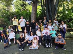 Grado 6AB en su foto grupal del recuerdo.