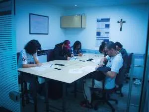 Foto de estudiantes realizando el simulacro del ICFES