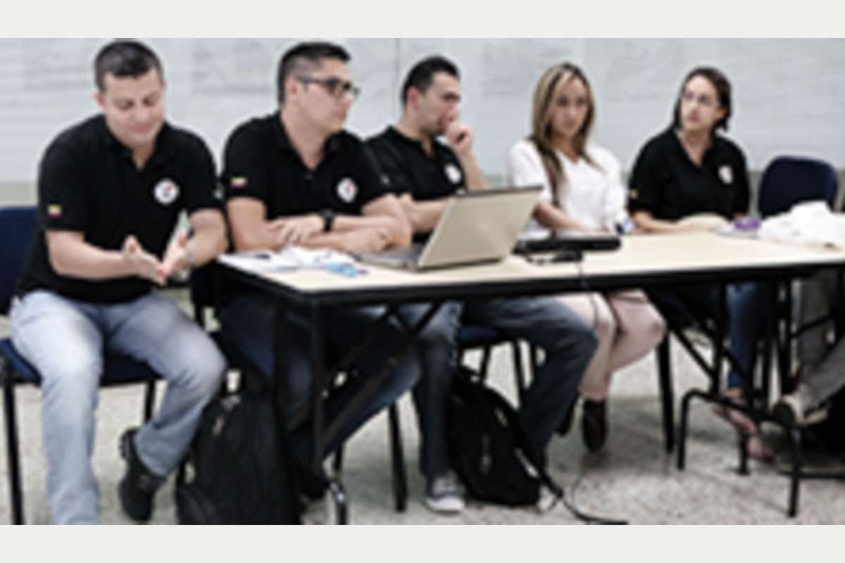 imagen-reunion-equipo-ciber