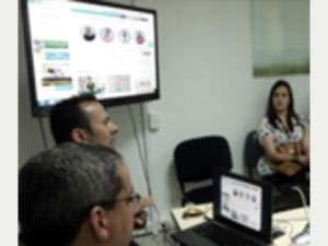 imagen1_estudiantes_y_padres_de_familia_visitan_al_ciber