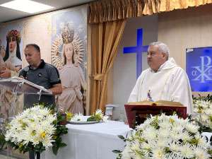 Foto del padre German y Juan Diego 