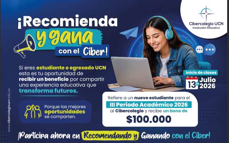 Familia sentada en torno a un computador portátil.