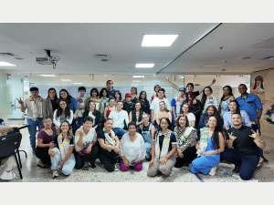 Foto donde se observan familias, docentes y estudiantes en la actividad de integración 