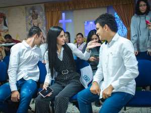 Foto de articuladora pedagógica y estudiante