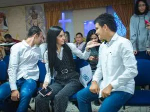 Foto de articuladora pedagógica y estudiante