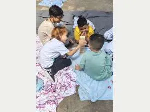 algunos estudiantes del grado primero que están disfrutando de su salida pedagógica al jardín Botánico 