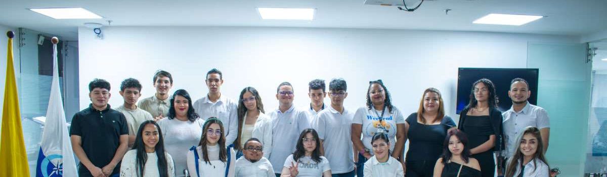 Foto de estudiantes y profes de Primaria Incluyente
