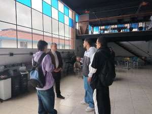 Foto estudiantes y rector 3